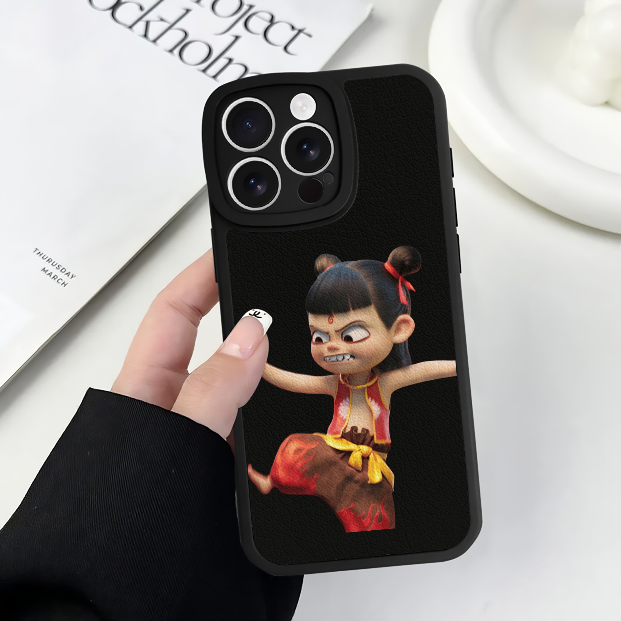 （画像用） Ne Zha 2 ナタ 魔童の大暴れ 【iPhone 16シリーズ対応】シリコンスマホケース（レザー調） 材質：シリコン